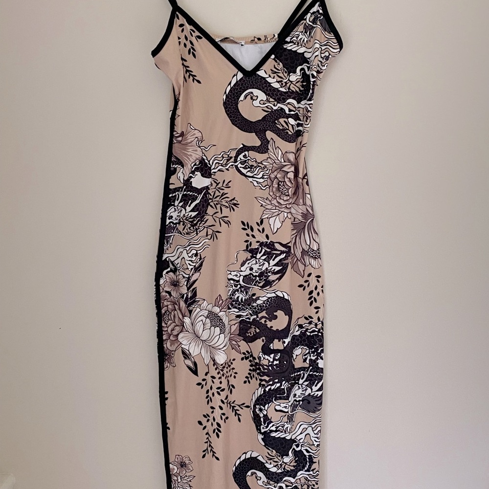 Fashion Nova; bodycon oriental maxi dress; new, unworn; ✨SUMMER SALE✨ to 9/16